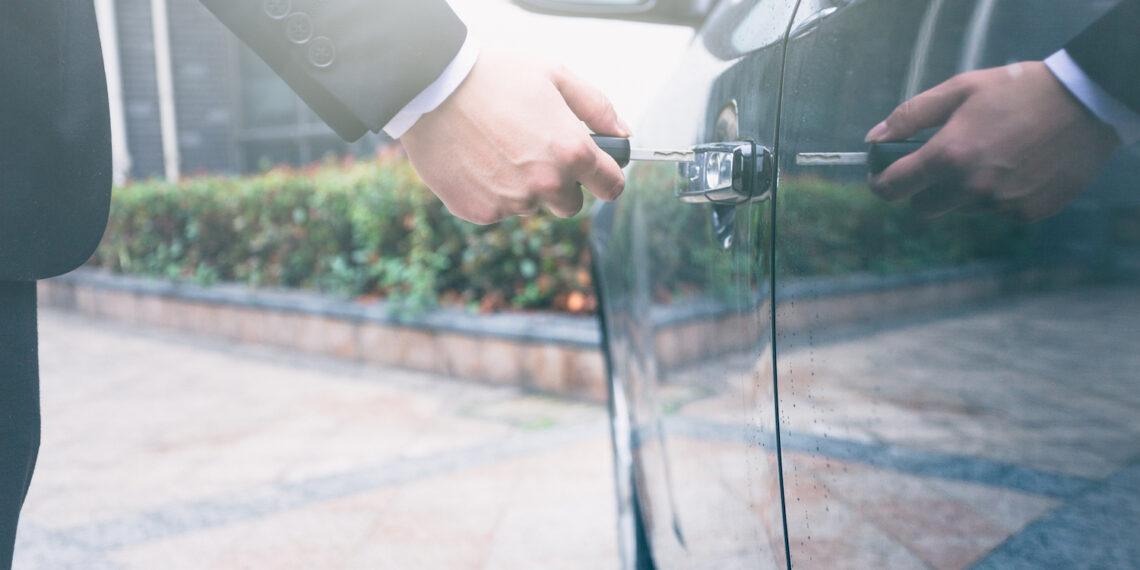 parcheggiare davanti a porte